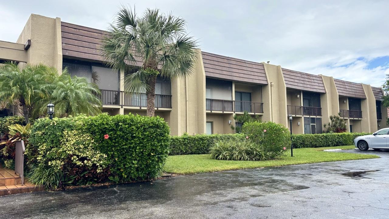 4657 Fountains Dr S #4657-202 - Photo 5 of 26