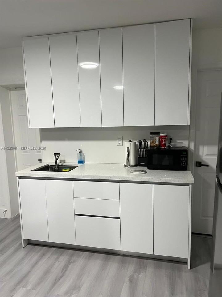 19122 Nw 36th Ave #19122B - Photo 2 of 9