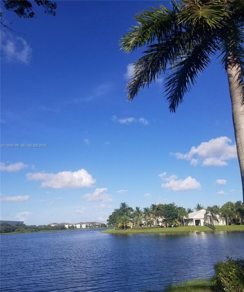 Pembroke Lakes South #631-303 - Photo 5 of 9