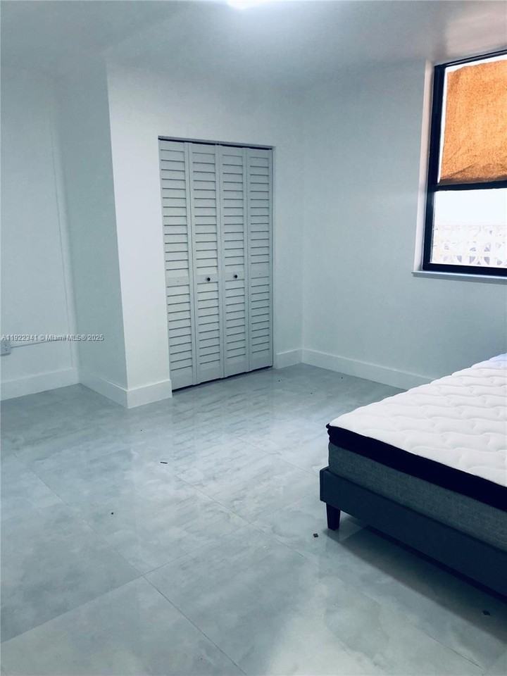 10185 Collins Avenue #10185-1022 - Photo 7 of 10