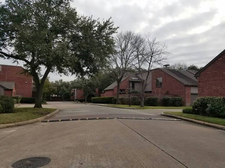 7447 Cambridge Street #7447-106 - Photo 3 of 11