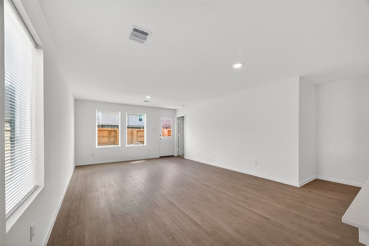 18510 Lillian #18510 - Photo 2 of 29