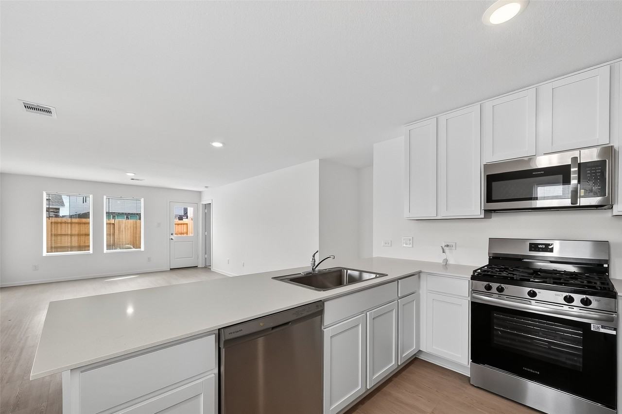 18510 Lillian #18510 - Photo 4 of 29