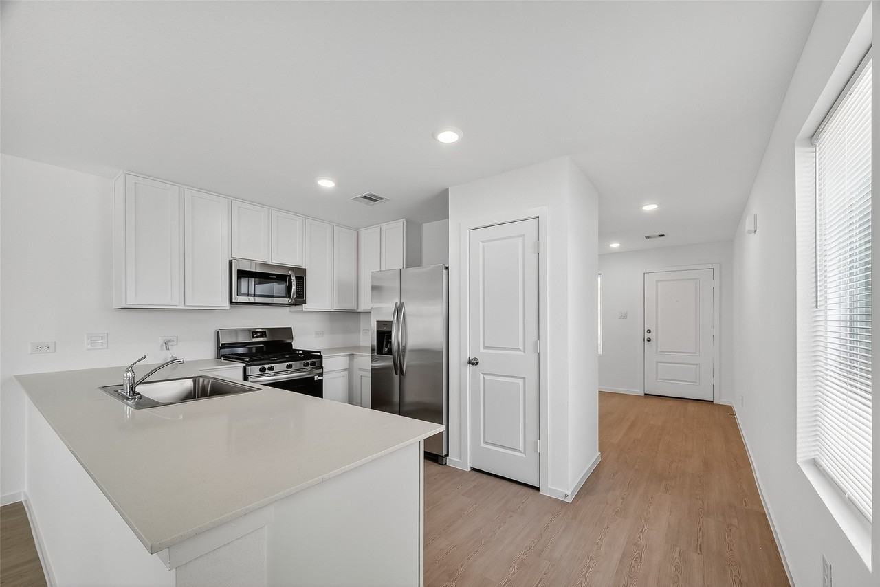 18510 Lillian #18510 - Photo 5 of 29