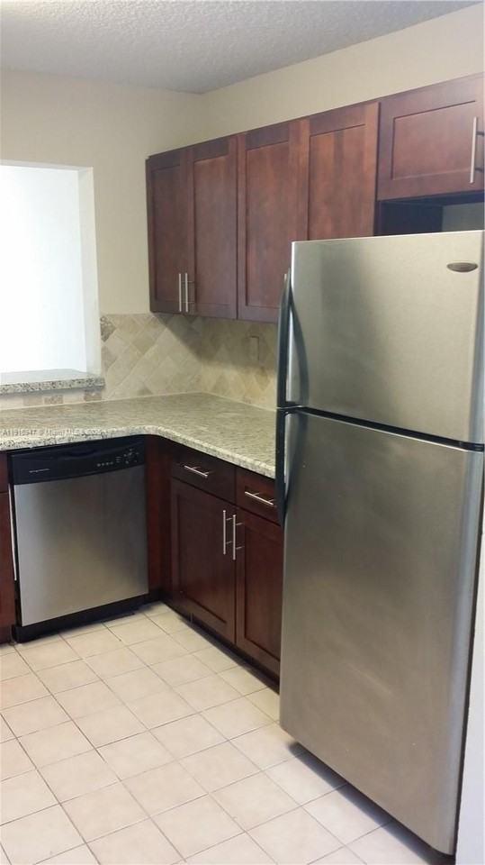 9457 Palm Circle North #9457 - Photo 4 of 6