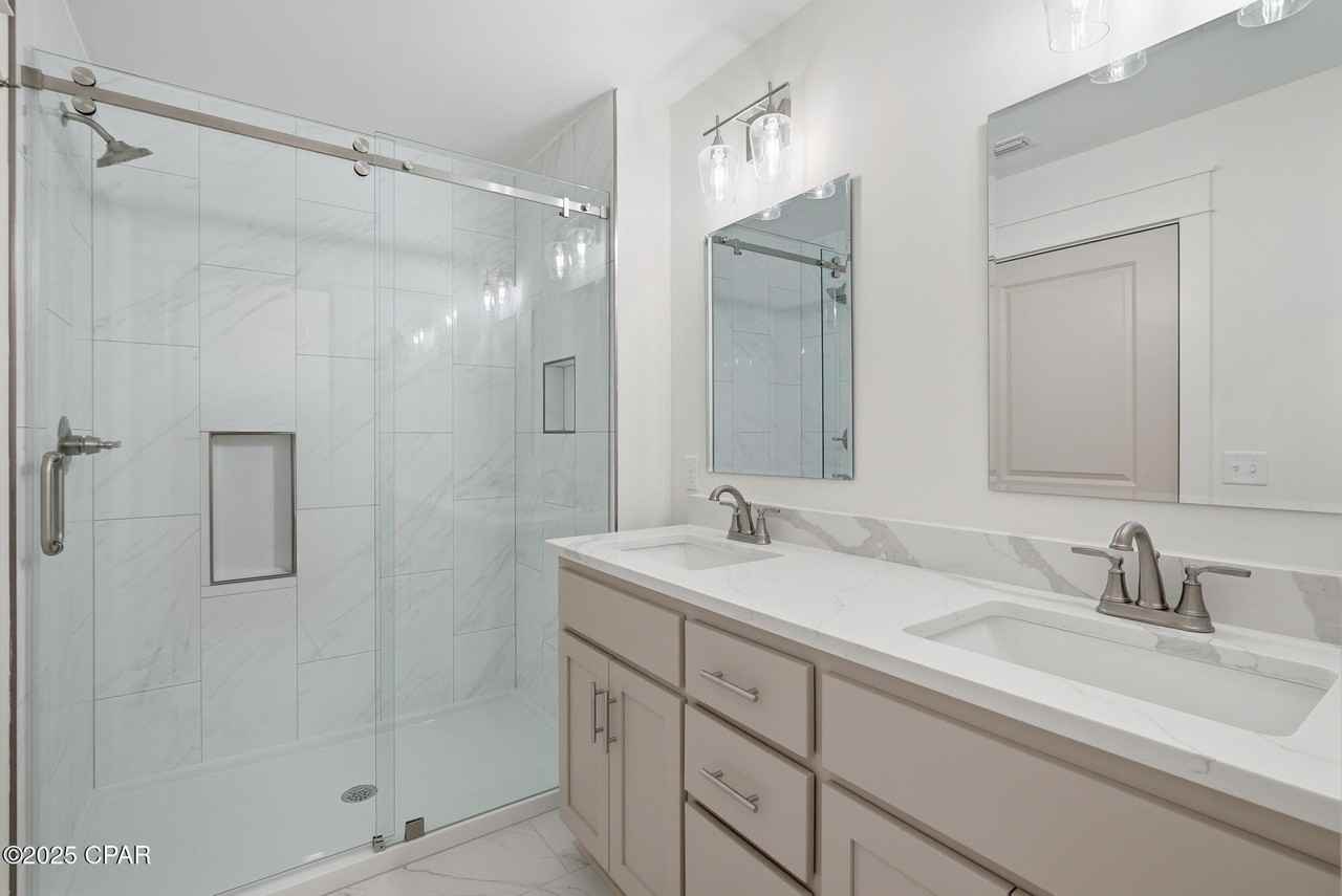 924 Grace Ave #924 - Photo 4 of 48