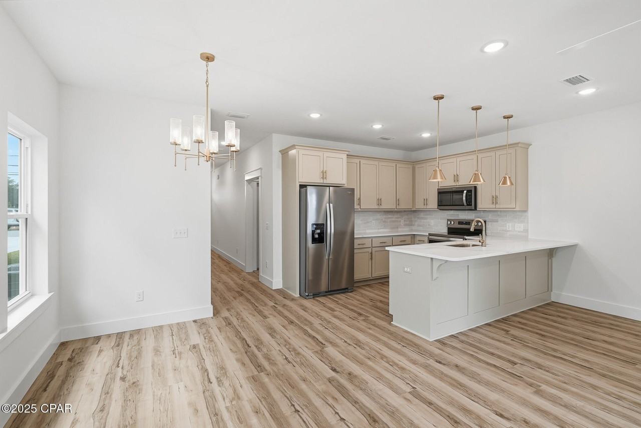 924 Grace Ave #924 - Photo 5 of 48