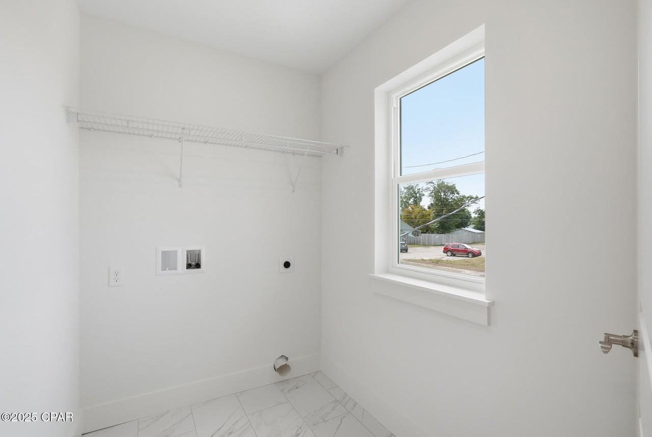 924 Grace Ave #924 - Photo 7 of 48