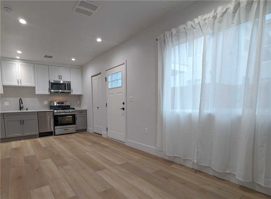 6105 S Hobart Blvd #61051-2 - Photo 2 of 17