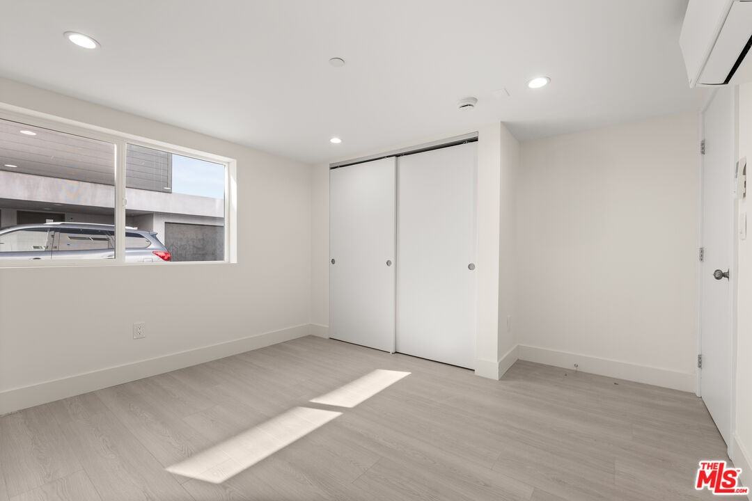 6943 Simpson Ave #6943 - Photo 3 of 8