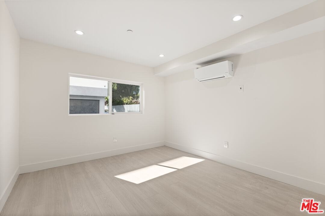 6943 Simpson Ave #6943 - Photo 4 of 8