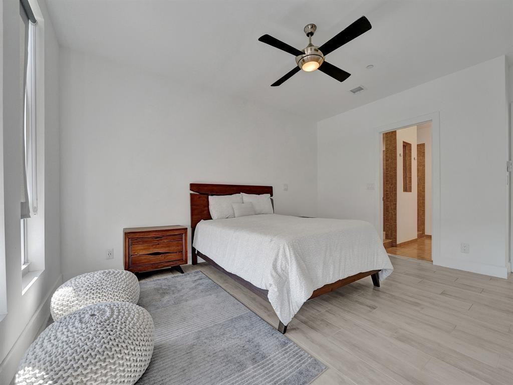 703 Se 16th Ct #703 - Photo 3 of 36