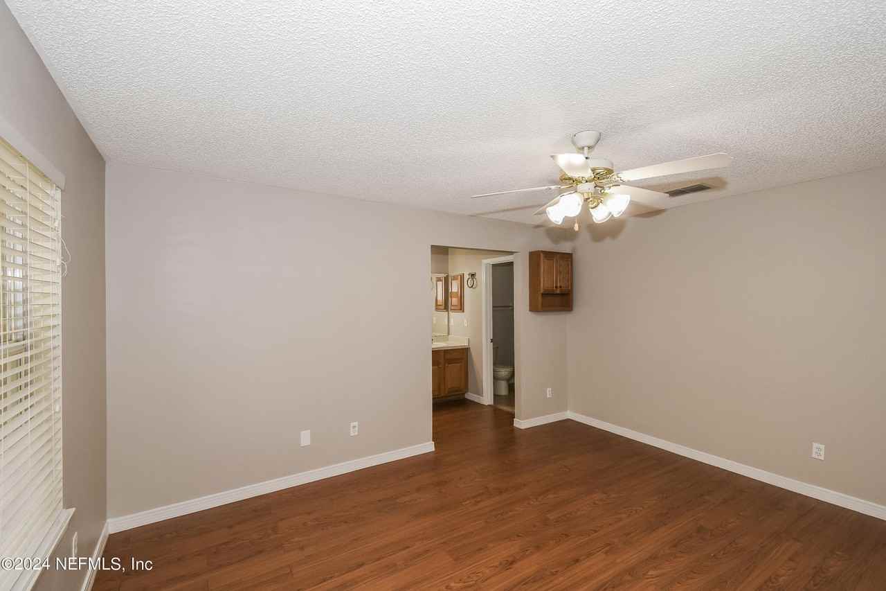 10450 Mcgirts Creek Dr #10450 - Photo 5 of 15