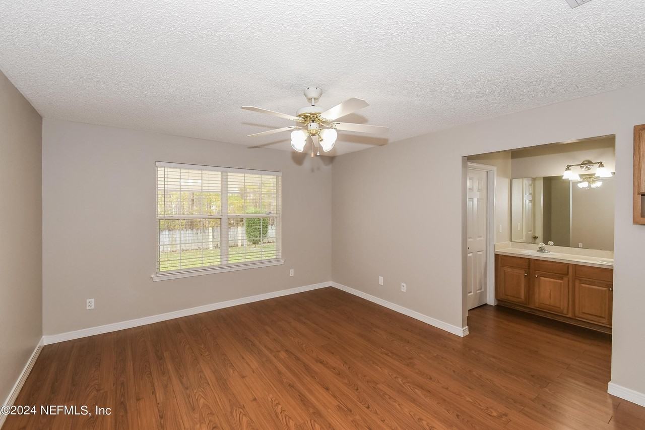 10450 Mcgirts Creek Dr #10450 - Photo 6 of 15