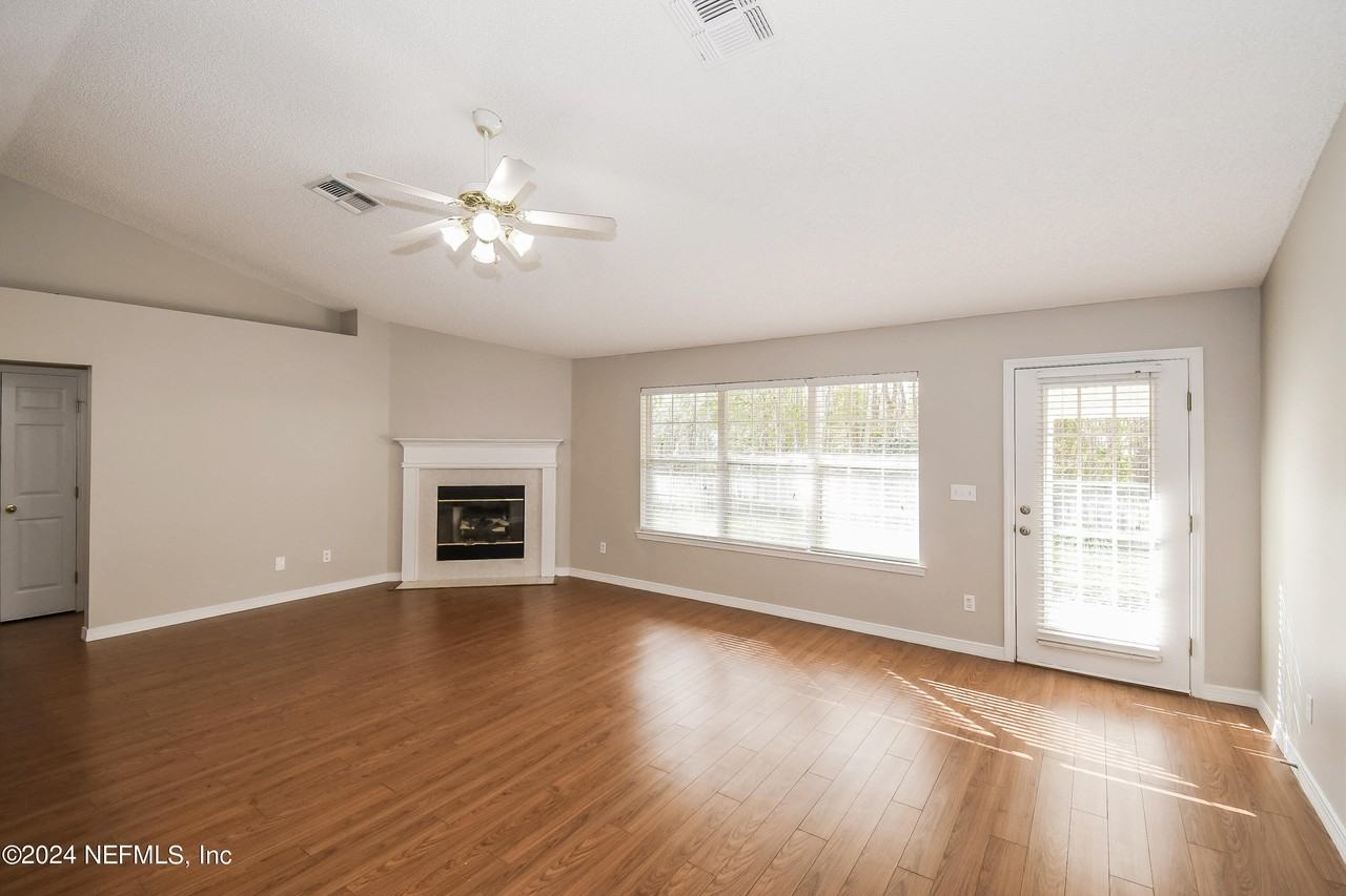 10450 Mcgirts Creek Dr #10450 - Photo 7 of 15