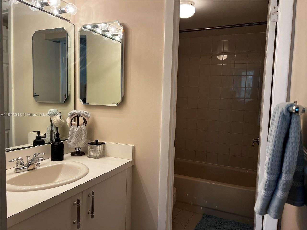 7451 Nw 16th St #7451-502 - Photo 6 of 36