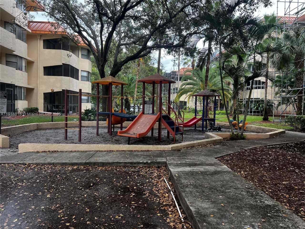 7451 Nw 16th St #7451-502 - Photo 7 of 36