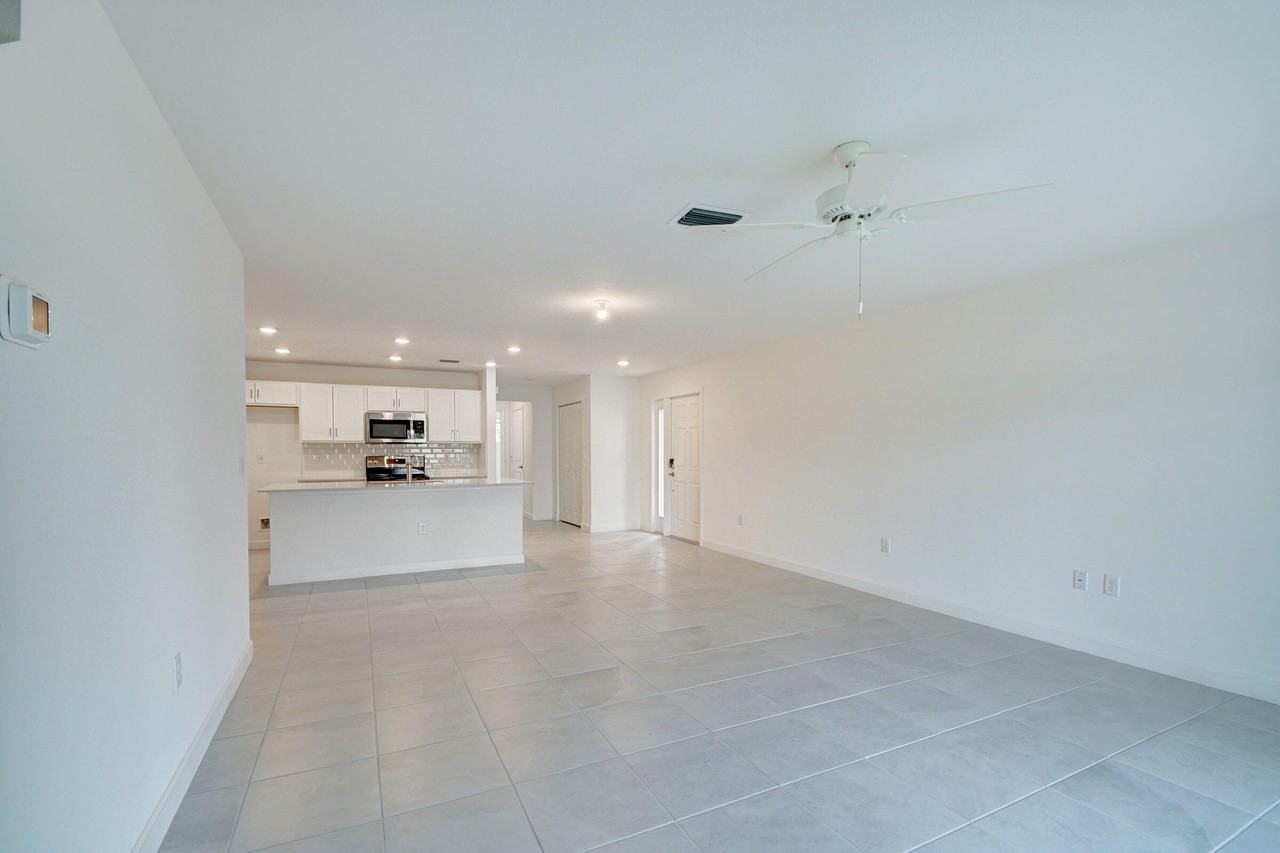 6875 Broadwater Ln #6875 - Photo 4 of 20