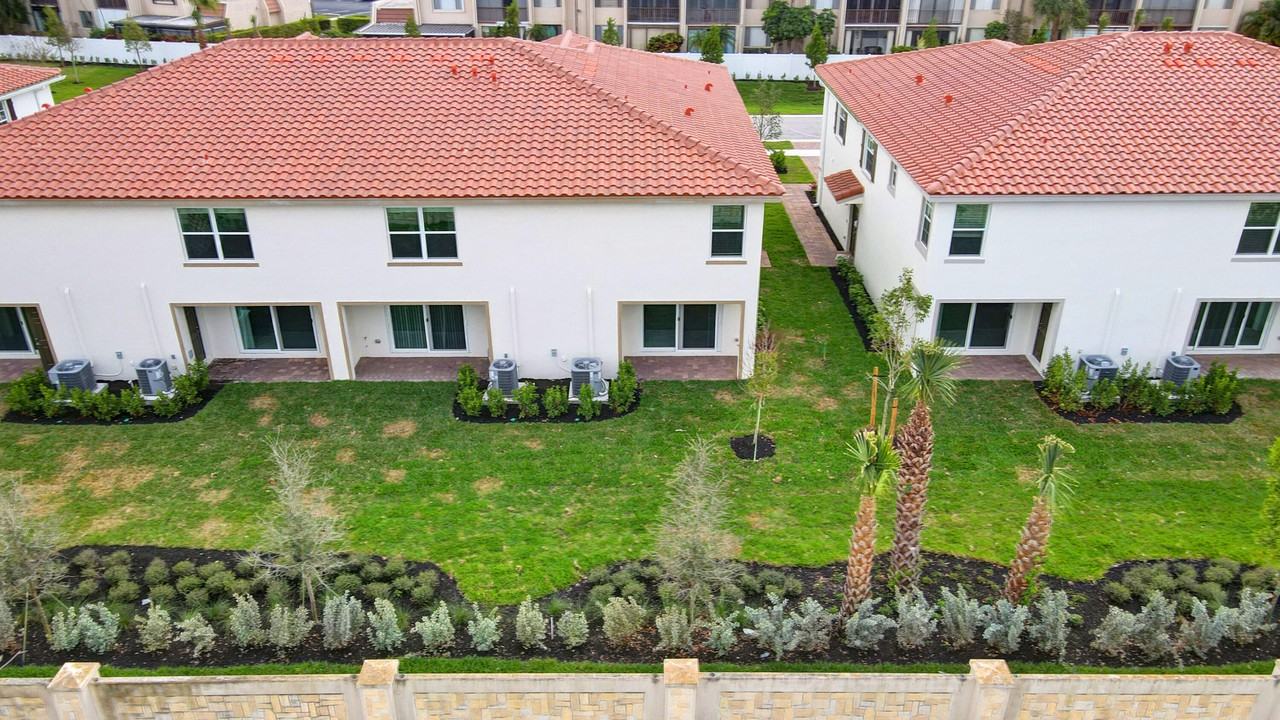 6875 Broadwater Ln #6875 - Photo 7 of 20