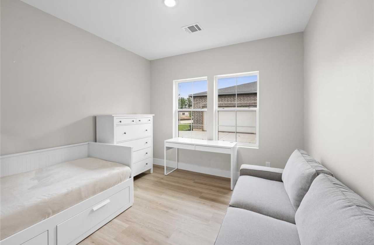 2610 Piemonte Ave #2610 - Photo 7 of 10