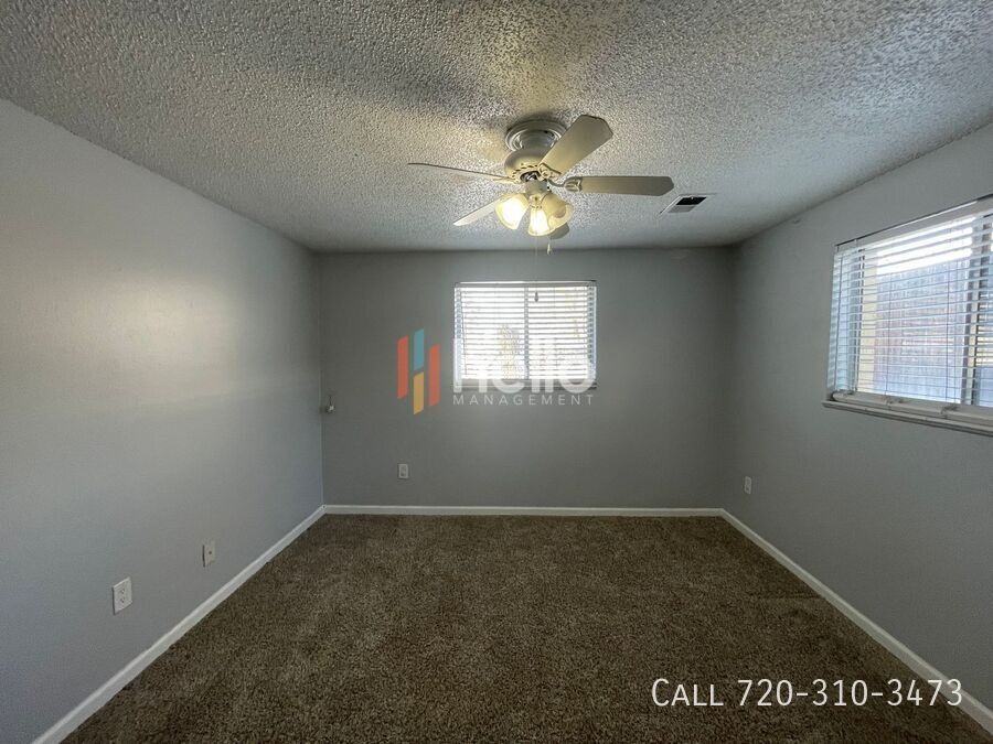 4639 S Acoma St #4639 - Photo 3 of 9