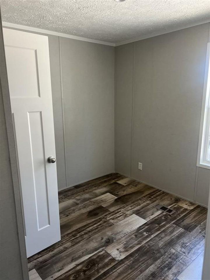 127 Hubert Blvd #70 - Photo 3 of 10