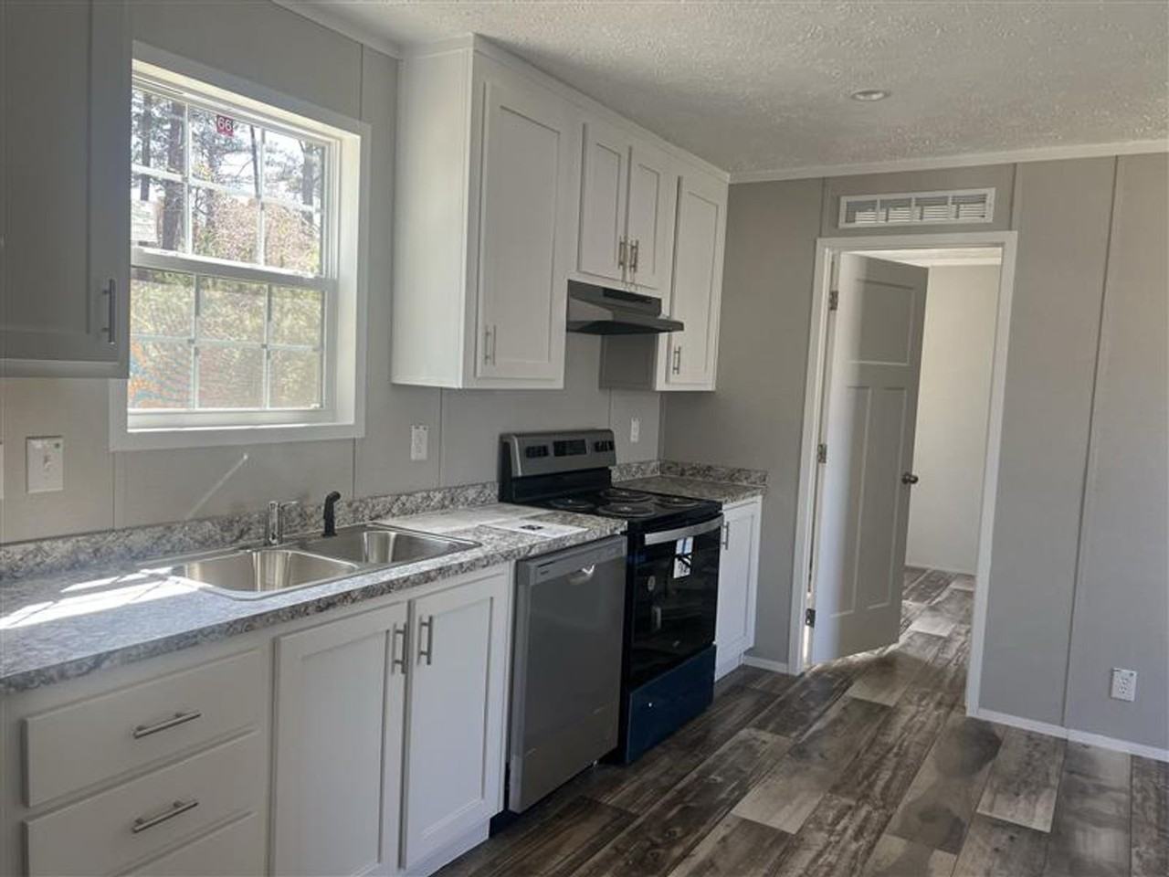 127 Hubert Blvd #70 - Photo 6 of 10