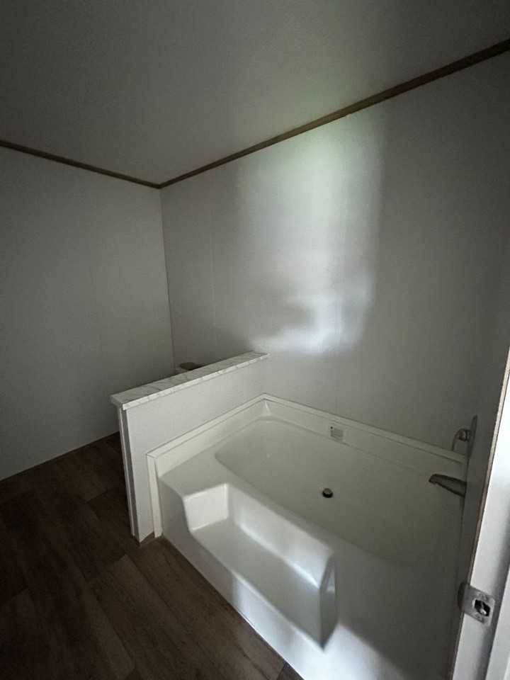 127 Hubert Blvd #43 - Photo 6 of 30