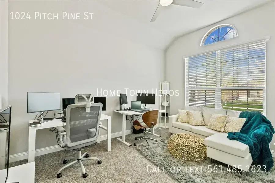 1024 Pitch Pine St - Photo 2 of 16