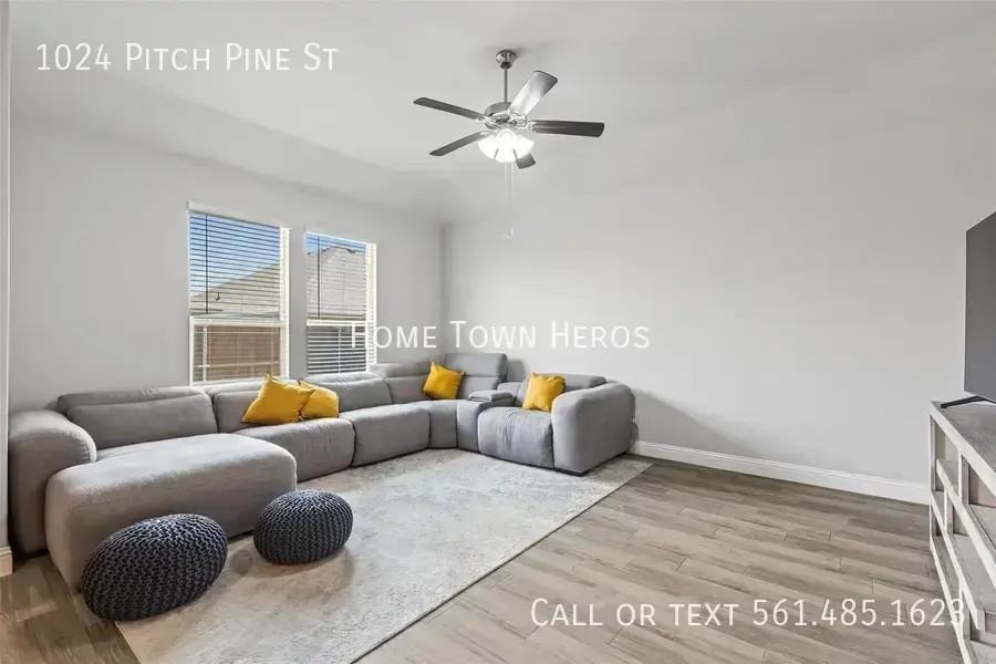 1024 Pitch Pine St - Photo 3 of 16