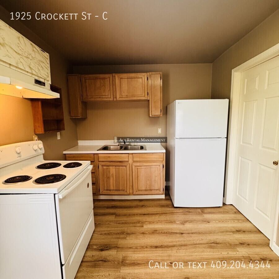 1925 Crockett St #C - Photo 4 of 12