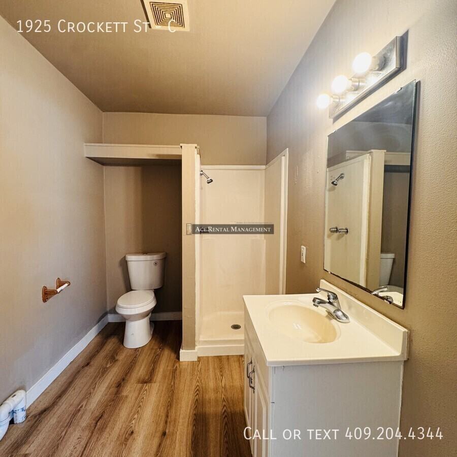 1925 Crockett St #C - Photo 6 of 12