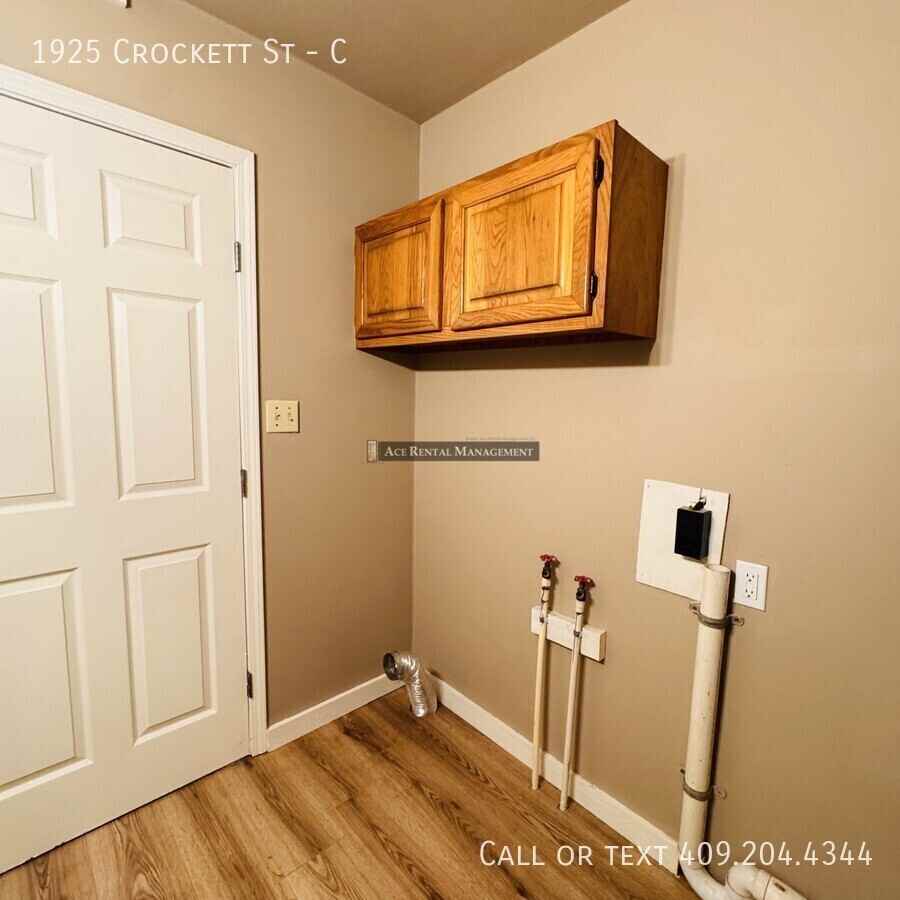 1925 Crockett St #C - Photo 7 of 12