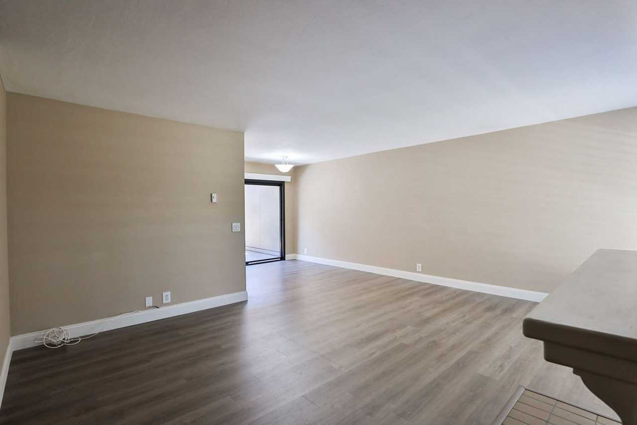 8750 Villa La Jolla Dr #70 - Photo 7 of 39