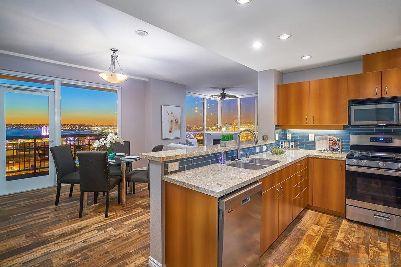 300 West Beech Street #1003 - Photo 2 of 27