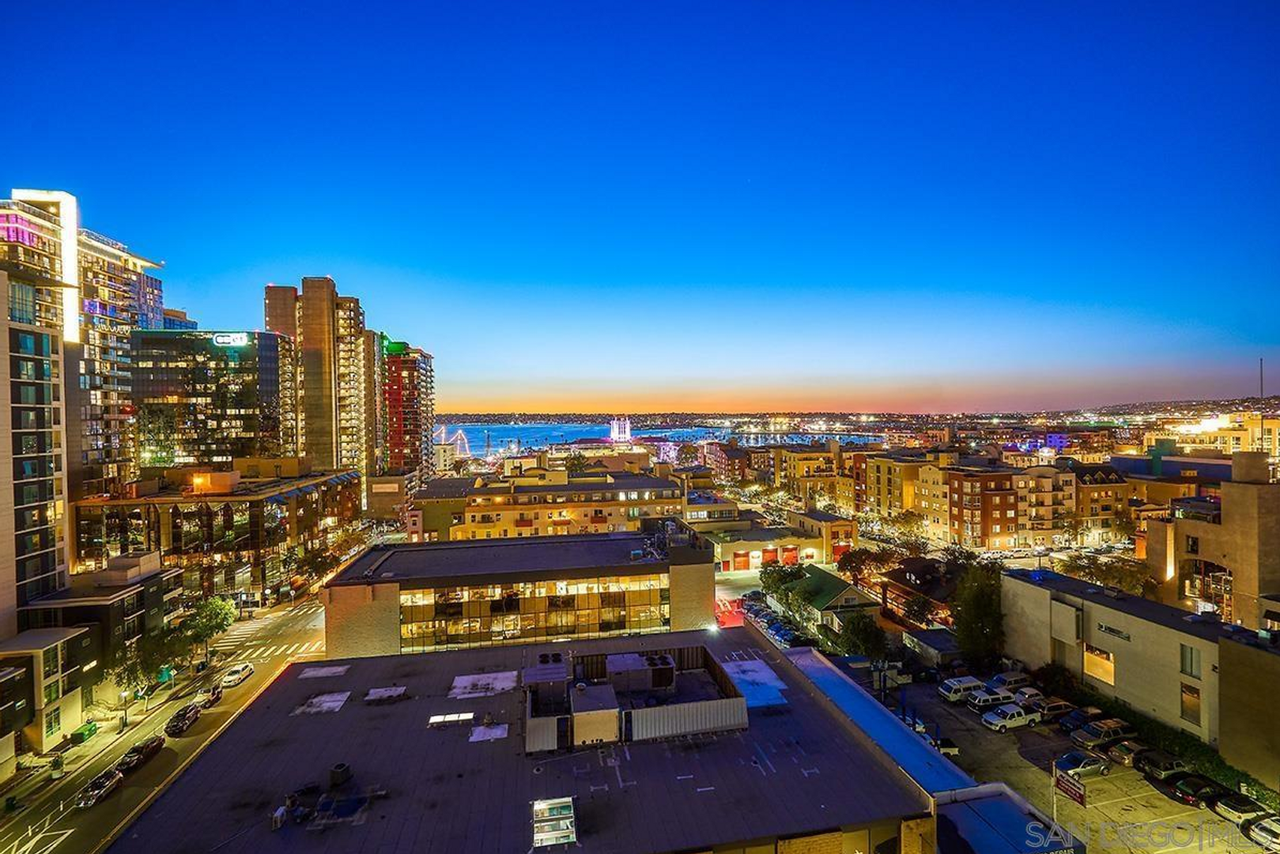 300 West Beech Street #1003 - Photo 4 of 27