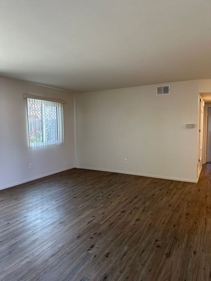 408 Delaware Street - Photo 5 of 24