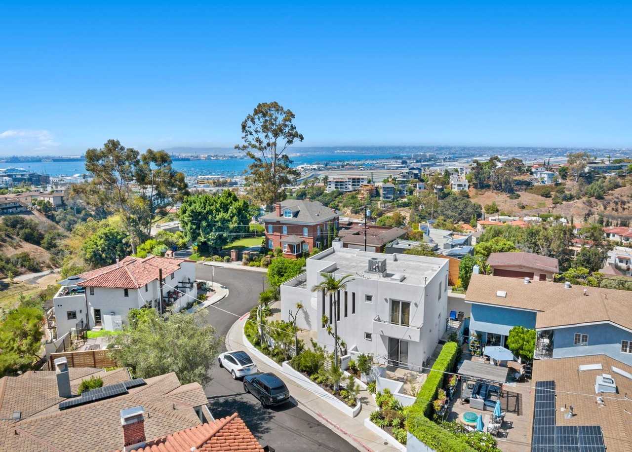 2700 Barnson Pl - Photo 4 of 50