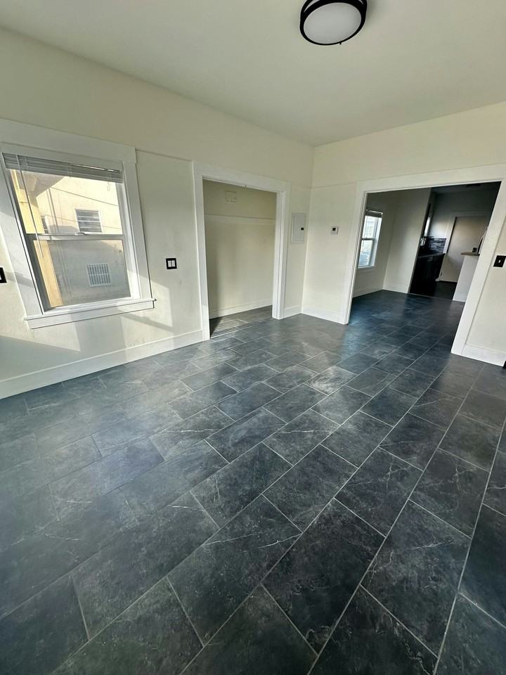 444 40th Street, Unit B - Photo 5 of 9