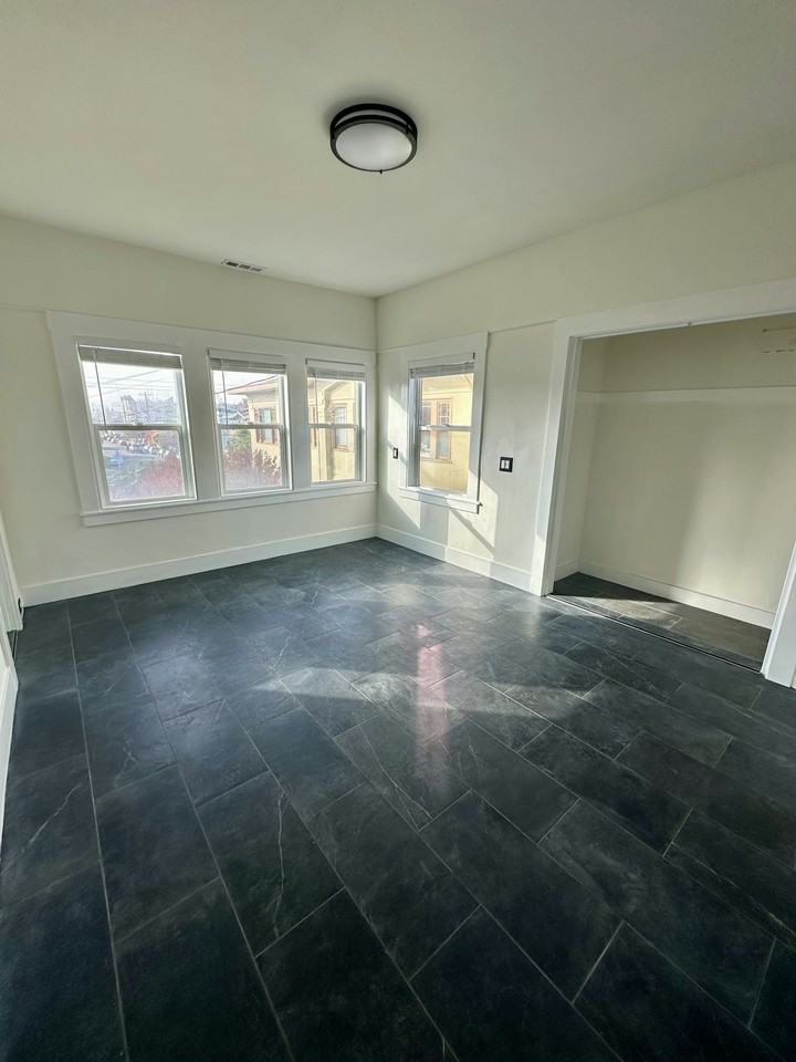 444 40th Street, Unit B - Photo 6 of 9