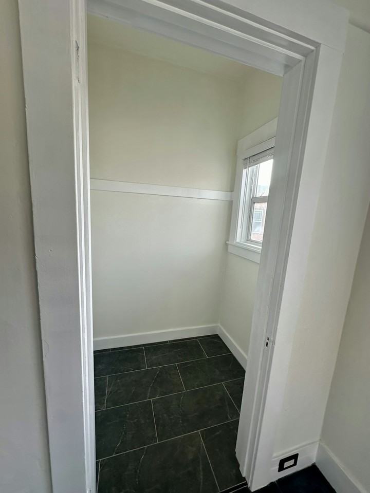 444 40th Street, Unit B - Photo 7 of 9