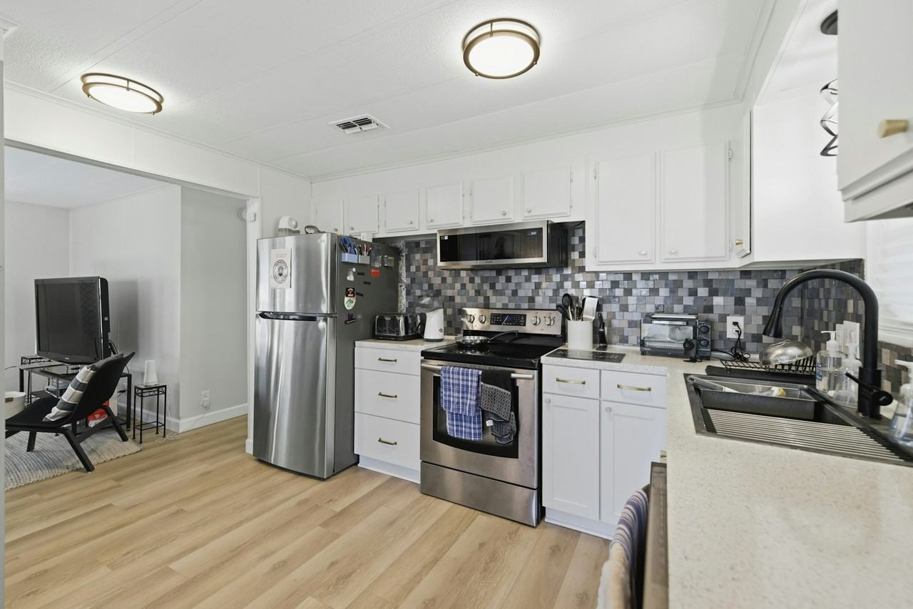 6899 Dollymount Drive - Photo 3 of 22