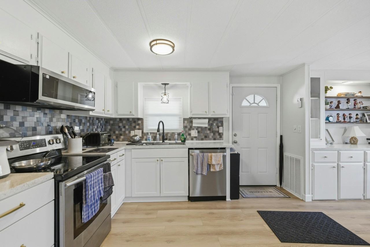 6899 Dollymount Drive - Photo 4 of 22