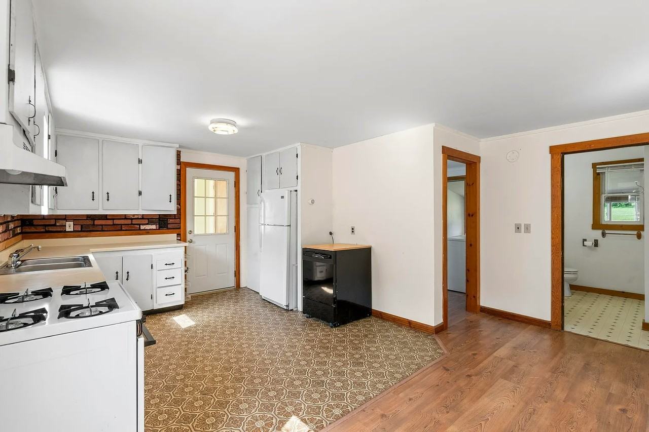 17 Windy Meadows Drive - Photo 5 of 8