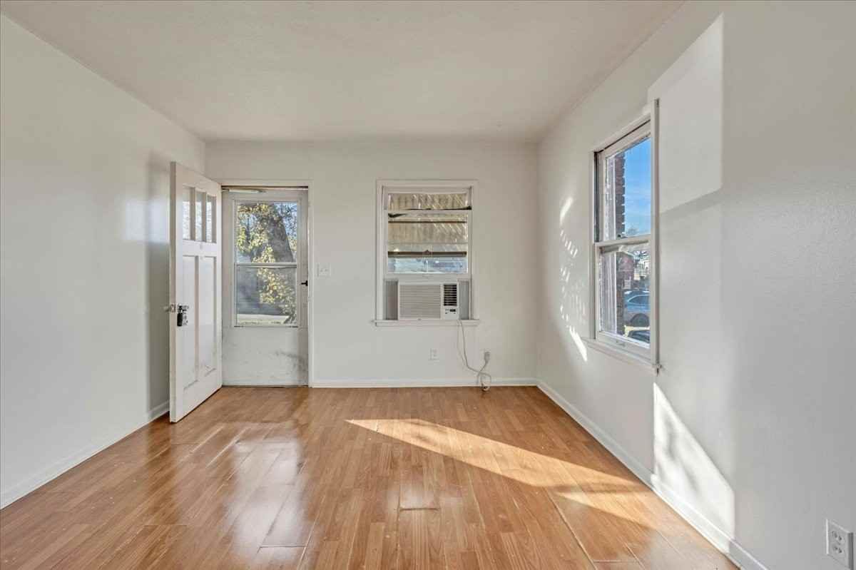 4504 S Drexel Ave #1 - Photo 6 of 32