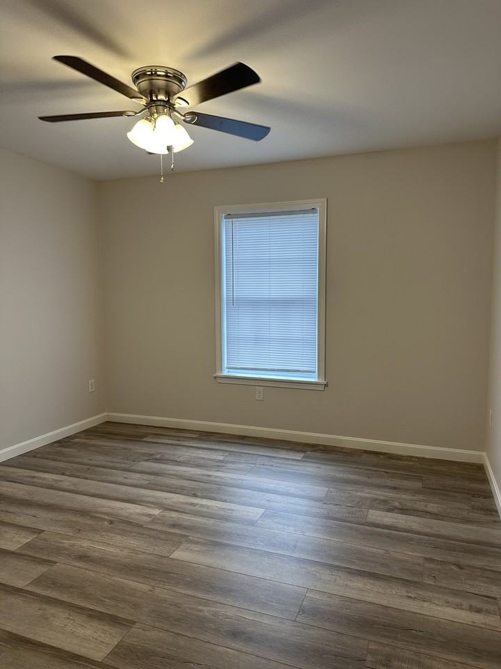 10 Maxton Dr #4 - Photo 3 of 9