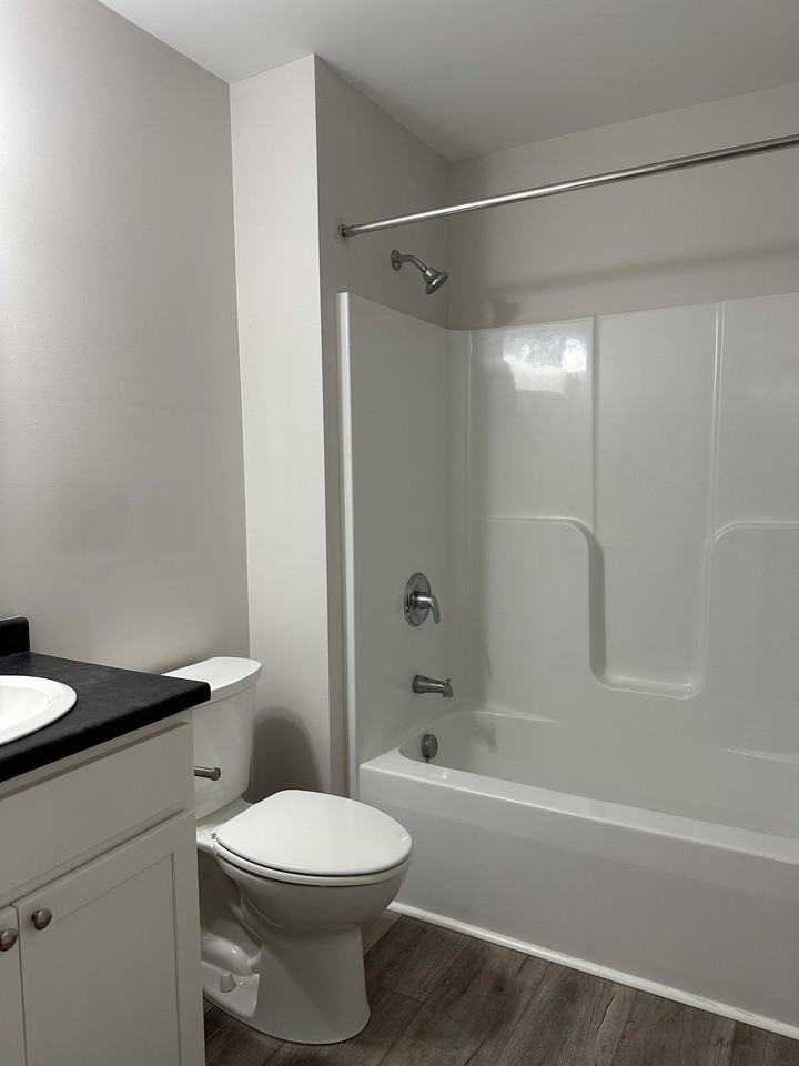 10 Maxton Dr #4 - Photo 4 of 9