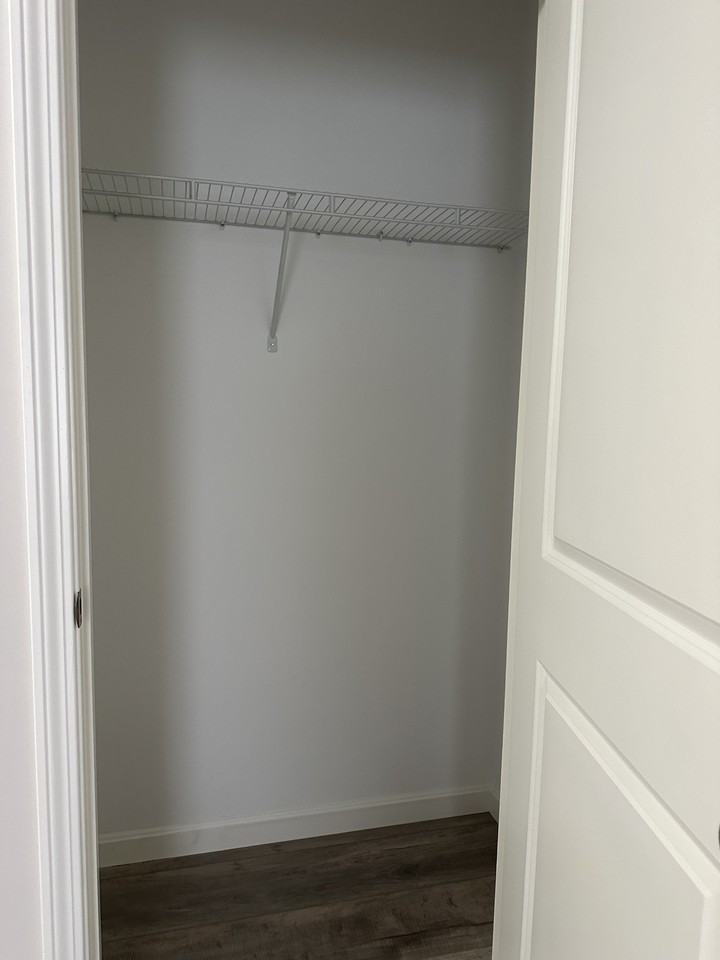 10 Maxton Dr #4 - Photo 5 of 9