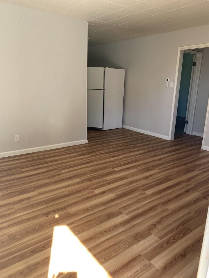 Broad-Lawrence - Photo 2 of 8