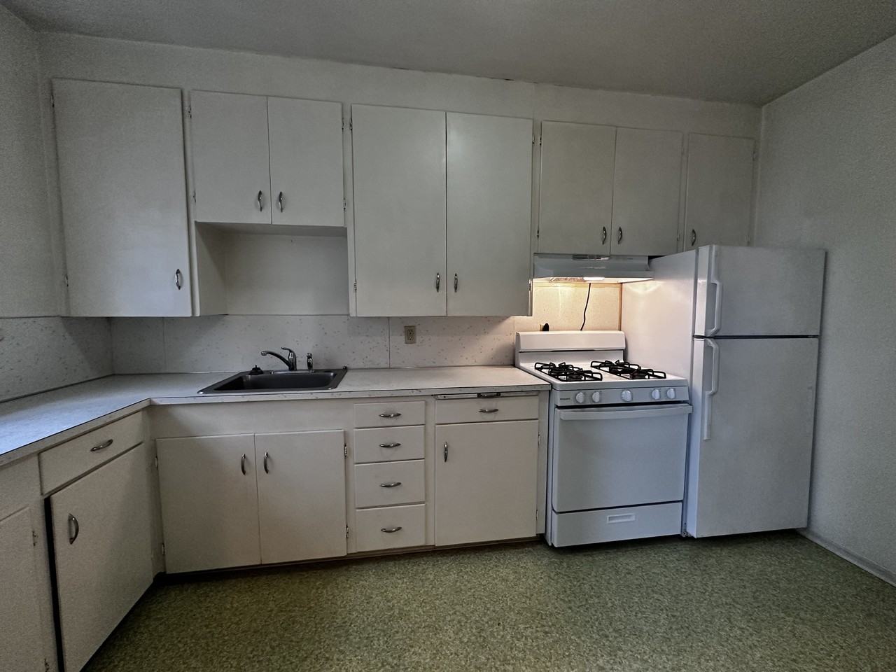 311 North Broadway Street - Photo 4 of 9